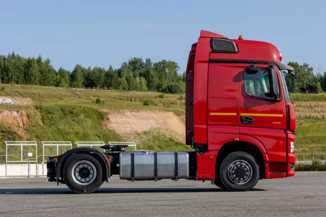 Фото №2: Седельный тягач КАМАЗ-54901-70028-СА