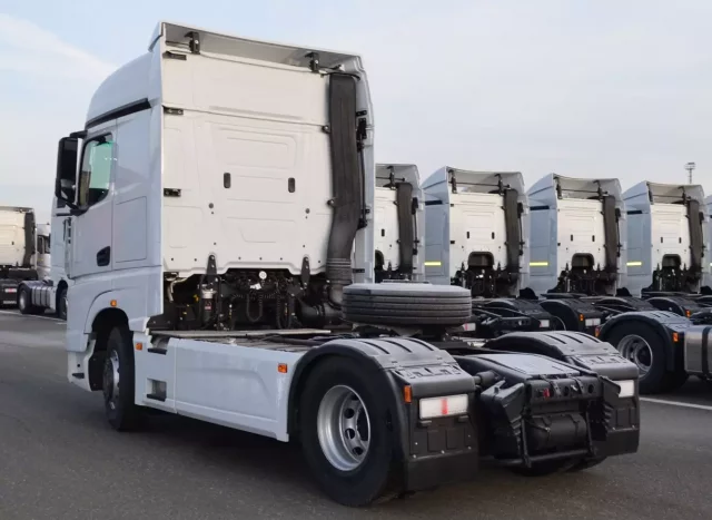 Фото №2: Седельный тягач КАМАЗ-54901-70011-АА