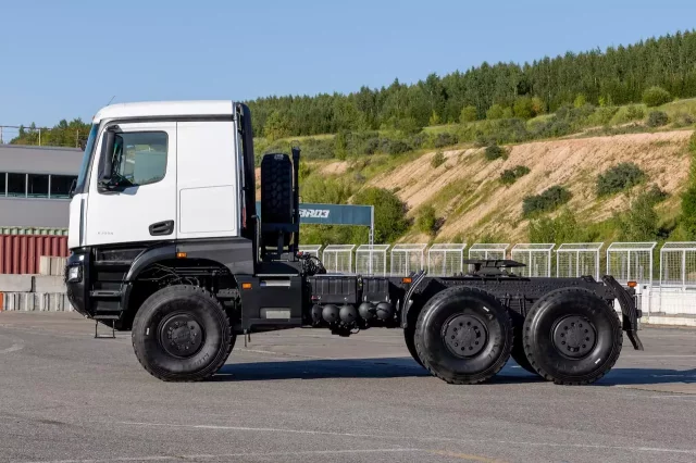 Фото №3: Седельный тягач КАМАЗ-65954-40002-АА