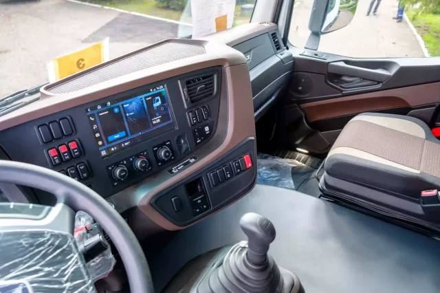 Фото №4: Седельный тягач КАМАЗ-65956-40792-АА