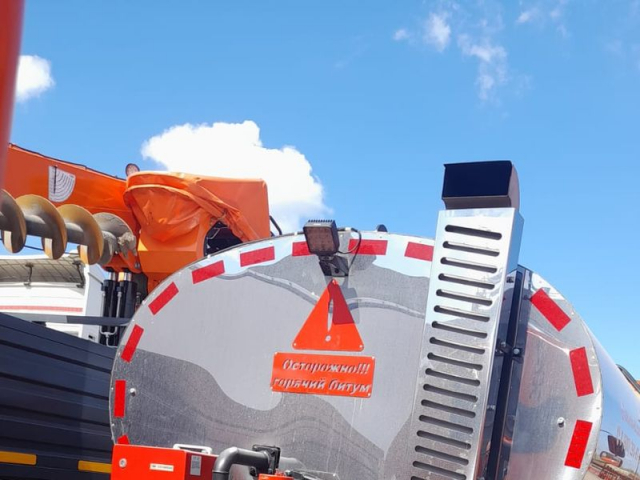 Фото №3: Автогудронатор АДГ-43253