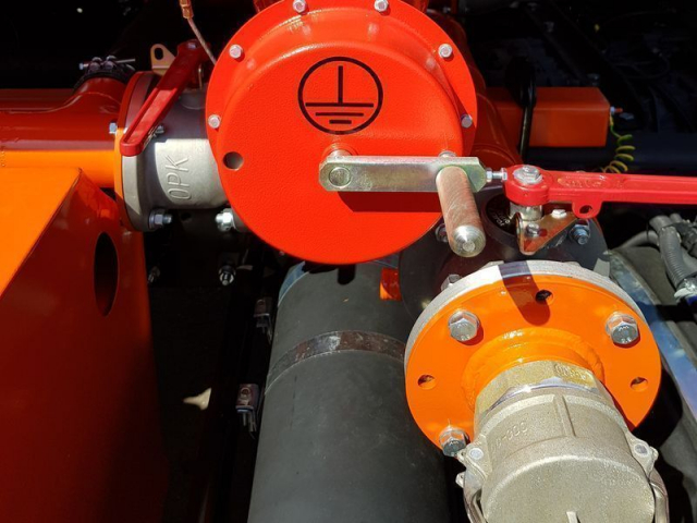 Фото №6: Автотопливозаправщик CHAMELEON-12-2 на шасси KAMAZ-65115