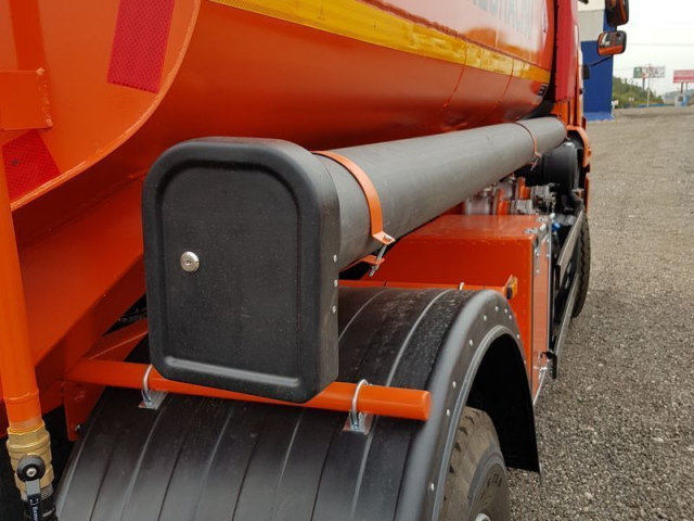 Фото №7: Автотопливозаправщик CHAMELEON-8.5 на шасси KAMAZ-43253