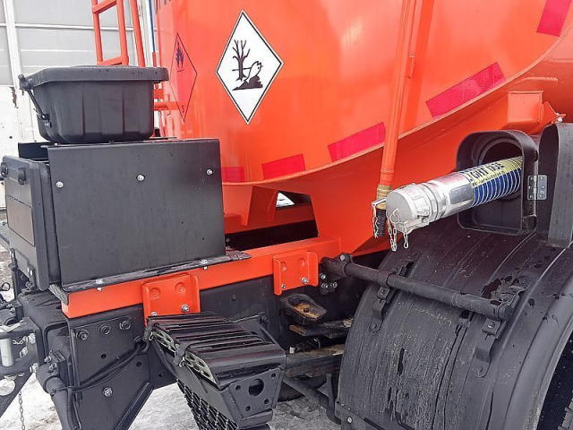 Фото №3: Автотопливозаправщик CHAMELEON-8.5 на шасси KAMAZ-53605