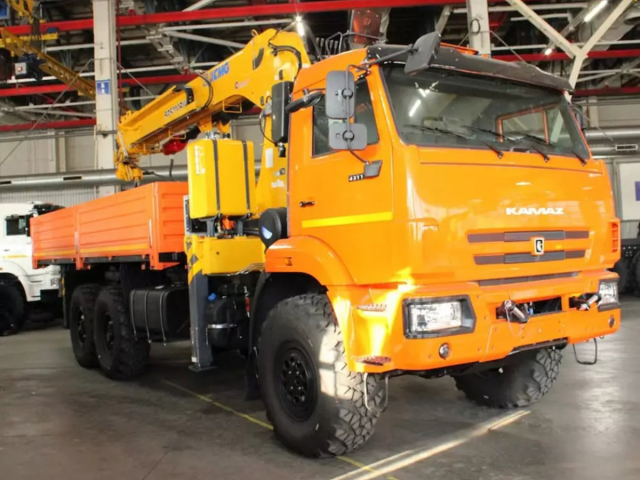 Фото №1: Бортовой автомобиль KAMAZ-43118-2095-48 с КМУ XCMG SQS 200-6 + БУР 350 мм (мод. 6591-15094B-48)