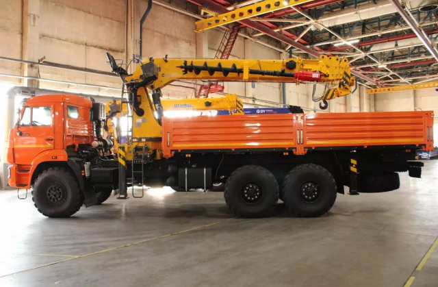 Фото №3: Бортовой автомобиль KAMAZ-43118-2095-48 с КМУ XCMG SQS 200-6 + БУР 350 мм (мод. 6591-15094B-48)
