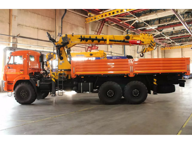 Фото №4: Бортовой автомобиль KAMAZ-43118-2095-48 с КМУ XCMG SQS 200-6 + БУР 350 мм (мод. 6591-15094B-48)