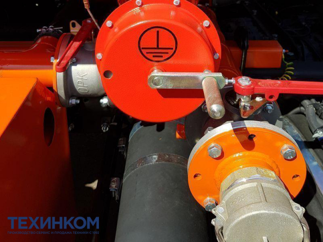 Фото №6: Автотопливозаправщик CHAMELEON-12 на шасси KAMAZ-65115